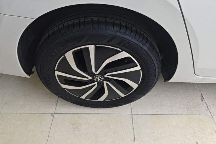 Used Volkswagen Lavida 2025 New Sharp 1.5L Outstanding New Vision Edition Right Rear Wheel Hub
