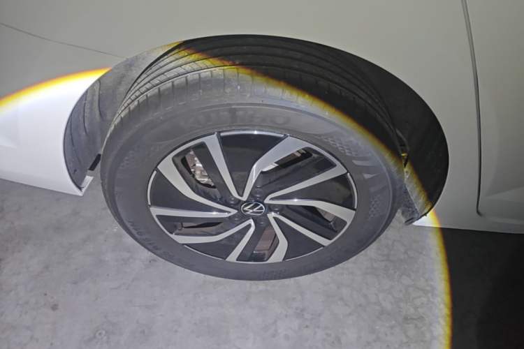 Used Volkswagen Lavida 2025 New Sharp 1.5L Outstanding New Vision Edition Right Rear Wheel Hub