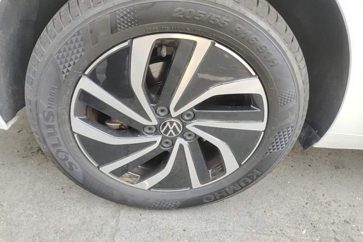 Used Volkswagen Lavida 2025 New Sharp 1.5L Outstanding New Vision Edition Right Rear Wheel Hub