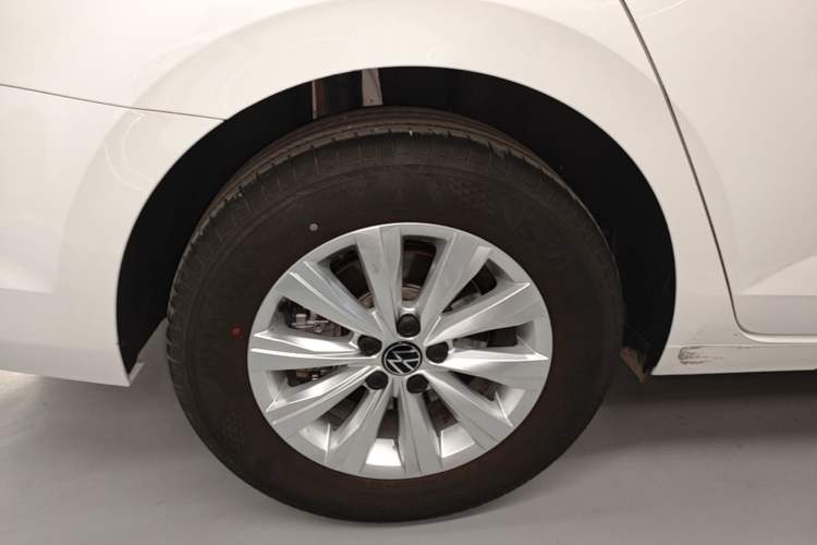 Used Volkswagen Lavida 2025 New Sharp 1.5L Outstanding New Edition Right Rear Wheel Hub