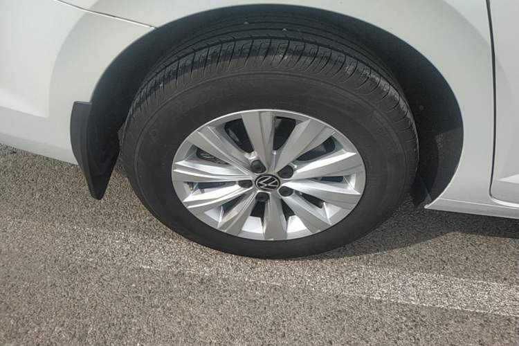 Used Volkswagen Lavida 2025 New Sharp 1.5L Outstanding New Edition Right Rear Wheel Hub