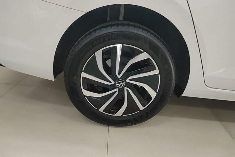 Used Volkswagen Lavida 2025 New Sharp 1.5L Outstanding New Vision Edition Right Rear Wheel Hub