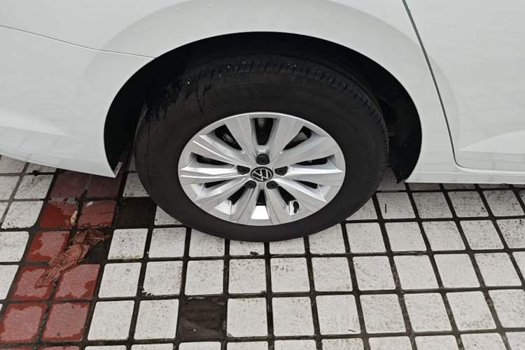 Used Volkswagen Lavida 2025 New Sharp 1.5L Outstanding New Edition Right Rear Wheel Hub