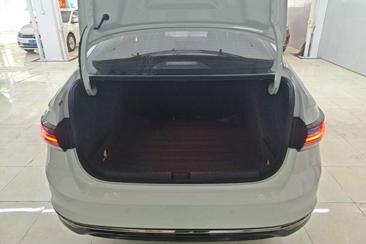 Used Volkswagen Lavida 2025 New Sharp 1.5L Outstanding New Vision Edition Trunk
