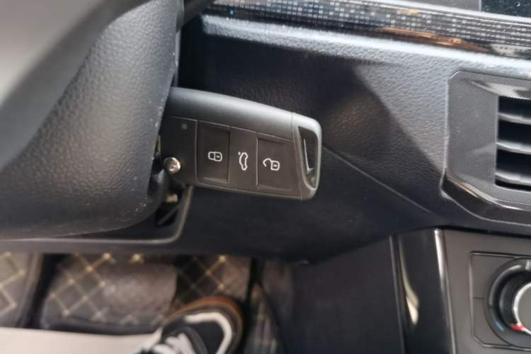 Used Volkswagen Lavida 2025 New Sharp 1.5L Outstanding New Edition Vehicle Key