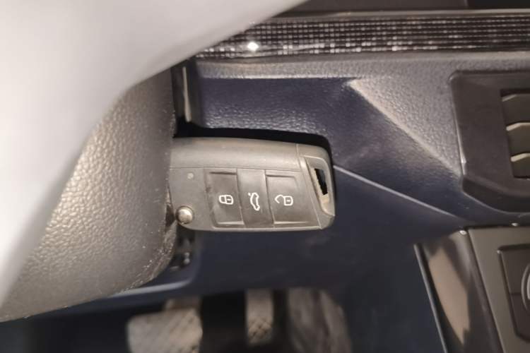 Used Volkswagen Lavida 2025 New Sharp 1.5L Outstanding New Edition Vehicle Key