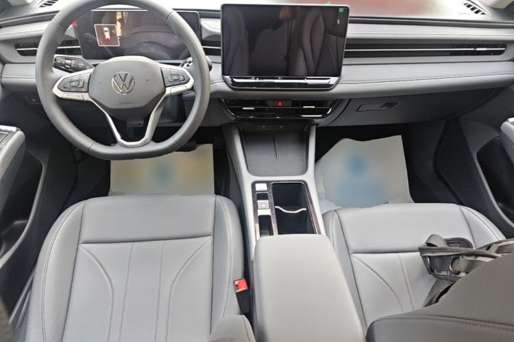 Used Volkswagen Lavida 2026 Pro 1.5L Six Million Edition Center Console
