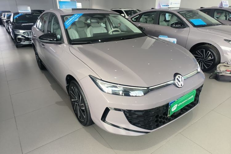 Used Volkswagen Lavida 2026 Pro 300TSI Starry Zhi Yi Edition Front Right 45 Deg