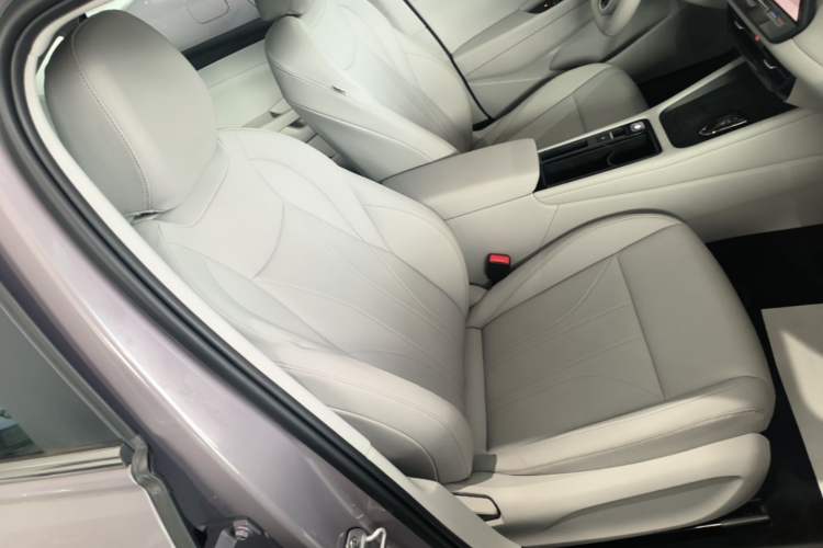 Used Volkswagen Lavida 2026 Pro 300TSI Starry Zhi Yi Edition Right Front Seat