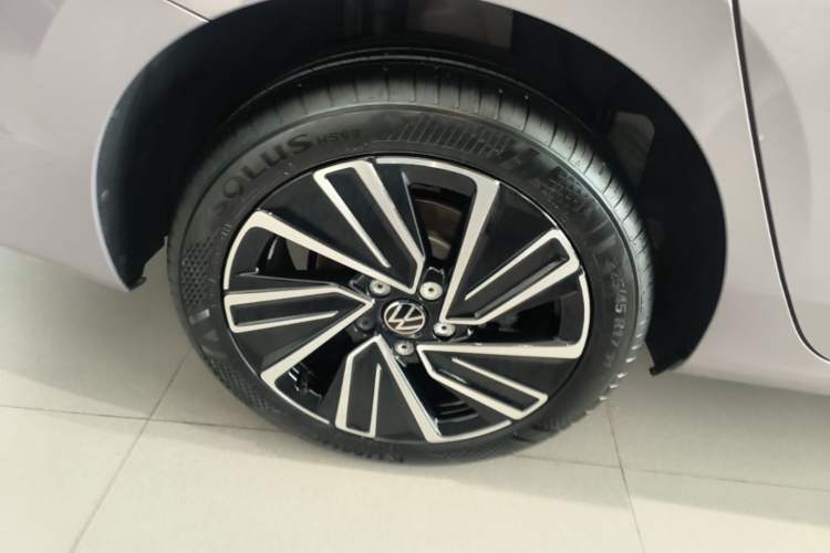 Used Volkswagen Lavida 2026 Pro 300TSI Starry Zhi Yi Edition Right Rear Wheel Hub