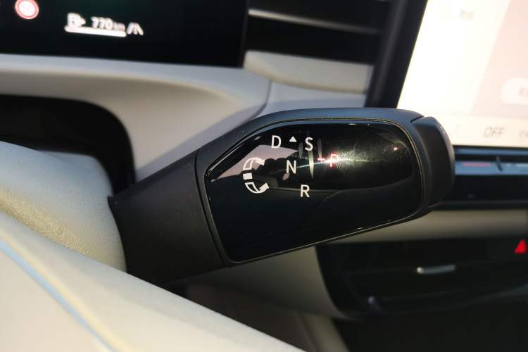 Used Volkswagen Lavida 2026 Pro 300TSI Starry Zhi Yi Edition Gear Lever