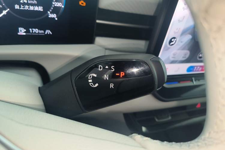 Used Volkswagen Lavida 2026 Pro 300TSI Starry Zhi Yi Edition Gear Lever