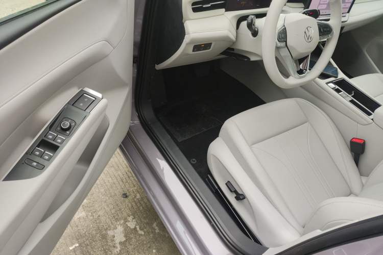 Used Volkswagen Lavida 2026 Pro 300TSI Zhi Yi Edition Interior 3