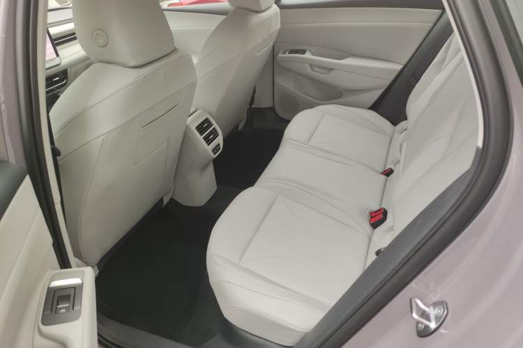 Used Volkswagen Lavida 2026 Pro 300TSI Zhi Yi Edition Interior 4