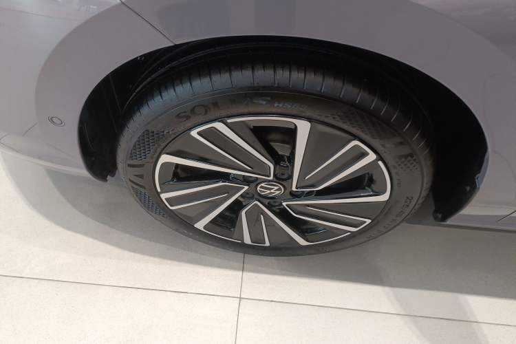 Used Volkswagen Lavida 2026 Pro 300TSI Zhi Yi Edition Left Front Wheel Hub
