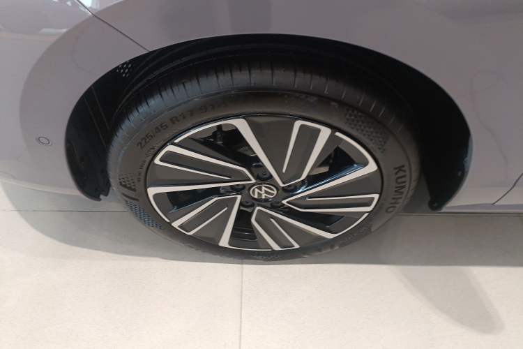 Used Volkswagen Lavida 2026 Pro 300TSI Zhi Yi Edition Left Front Wheel Hub
