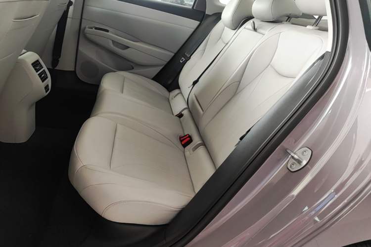 Used Volkswagen Lavida 2026 Pro 300TSI Starry Zhi Yi Edition Left Rear Seat