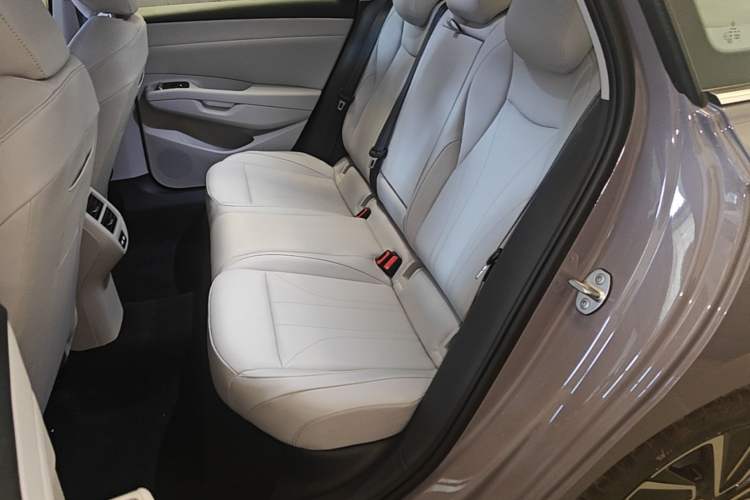 Used Volkswagen Lavida 2026 Pro 300TSI Starry Zhi Yi Edition Left Rear Seat