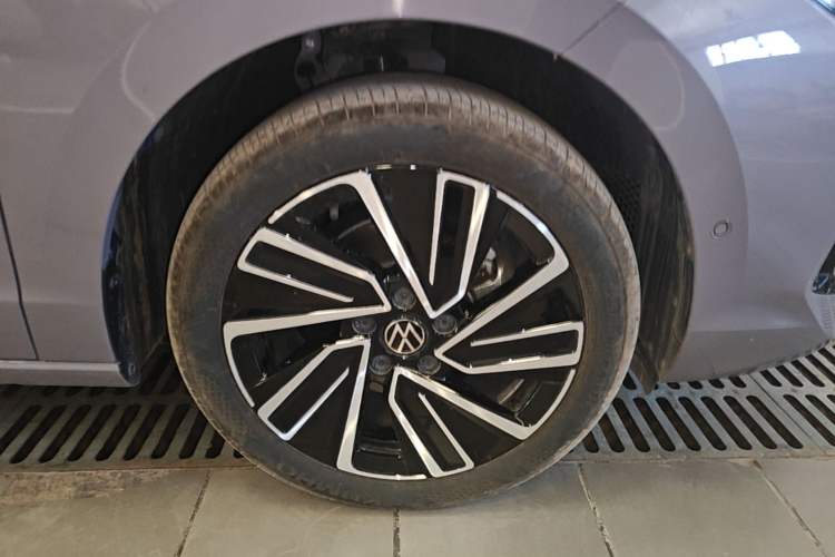 Used Volkswagen Lavida 2026 Pro 300TSI Starry Zhi Yi Edition Right Front Wheel Hub