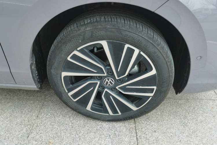 Used Volkswagen Lavida 2026 Pro 300TSI Starry Zhi Yi Edition Right Front Wheel Hub