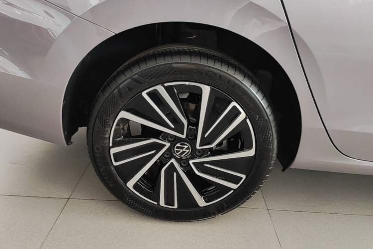 Used Volkswagen Lavida 2026 Pro 300TSI Starry Zhi Yi Edition Right Rear Wheel Hub