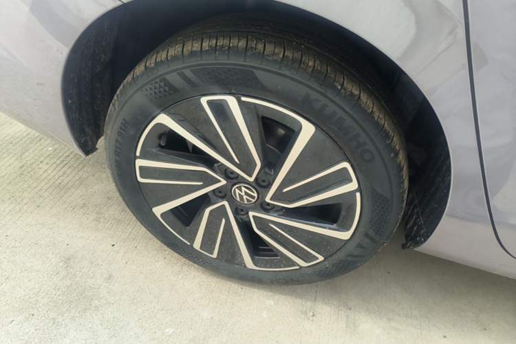 Used Volkswagen Lavida 2026 Pro 300TSI Starry Zhi Yi Edition Right Rear Wheel Hub