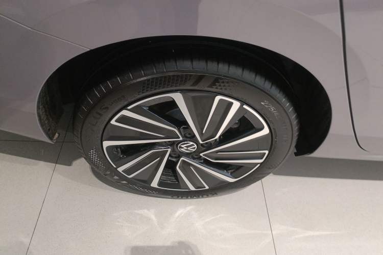 Used Volkswagen Lavida 2026 Pro 300TSI Zhi Yi Edition Right Rear Wheel Hub