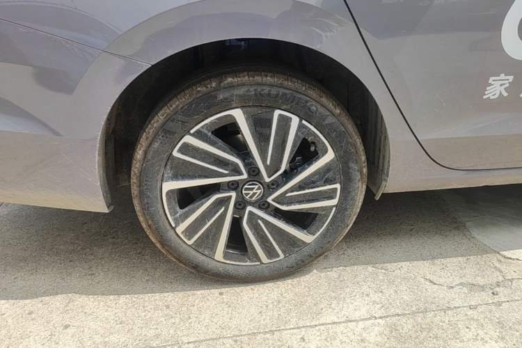 Used Volkswagen Lavida 2026 Pro 300TSI Starry Zhi Yi Edition Right Rear Wheel Hub