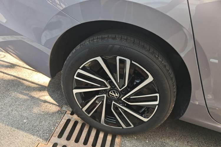 Used Volkswagen Lavida 2026 Pro 300TSI Starry Zhi Yi Edition Right Rear Wheel Hub