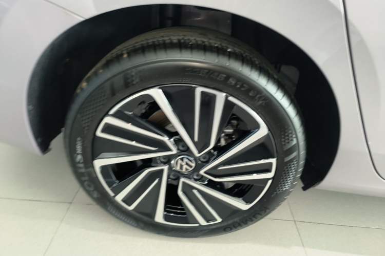 Used Volkswagen Lavida 2026 Pro 300TSI Starry Zhi Yi Edition Right Rear Wheel Hub