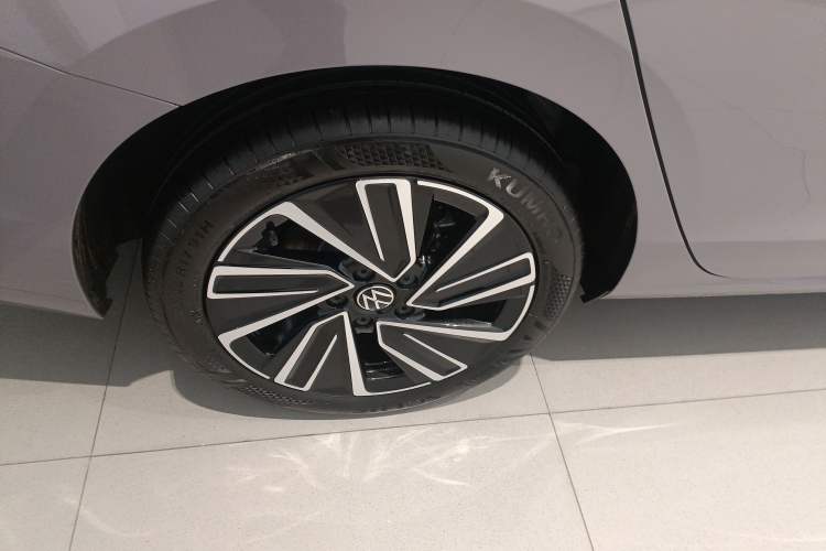 Used Volkswagen Lavida 2026 Pro 300TSI Zhi Yi Edition Right Rear Wheel Hub