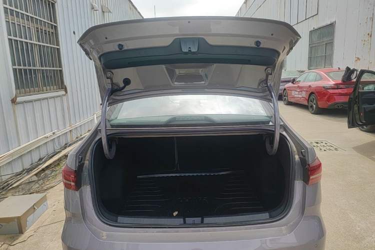 Used Volkswagen Lavida 2026 Pro 300TSI Starry Zhi Yi Edition Trunk