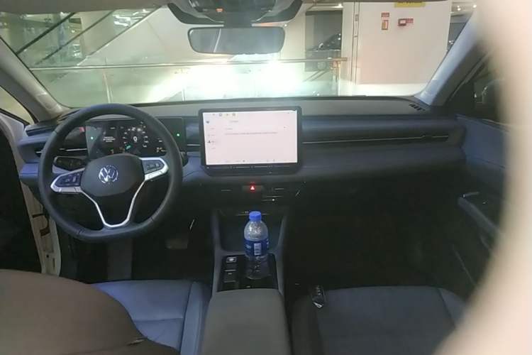 Used Volkswagen Lavida 2026 Pro 300TSI Six Million Edition Center Console
