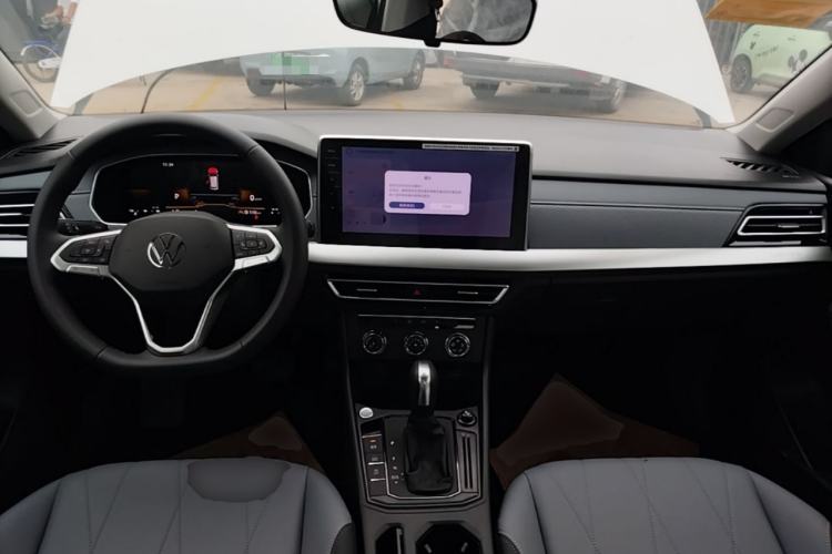 Used Volkswagen Lavida 2026 1.5L Automatic Starry Five-Million Edition Center Console