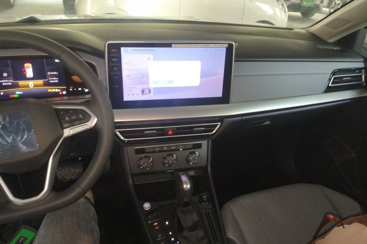 Used Volkswagen Lavida 2026 1.5L Automatic Five-Million Edition Center Console