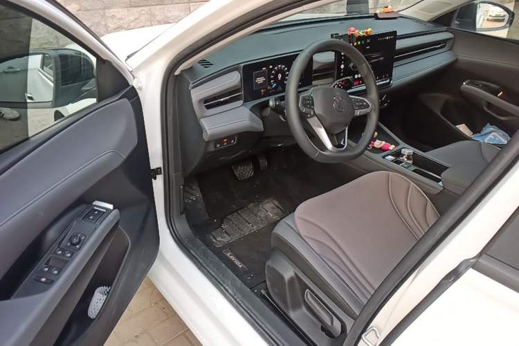 Used Volkswagen Lavida 2026 Pro 300TSI Starry Six Million Edition Driver Seat
