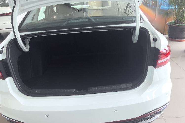 Used Volkswagen Lavida 2026 300TSI DSG Starry Leading Edition Exterior 5
