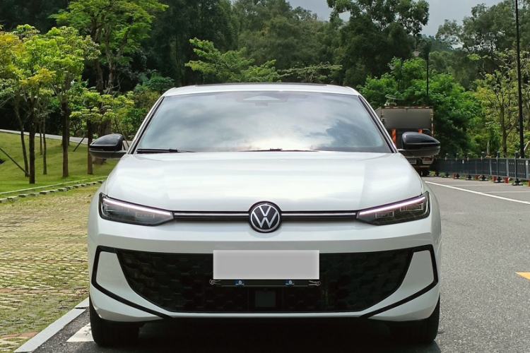 Used Volkswagen Lavida 2026 Pro 1.5L Starry Six Million Edition Exterior 5