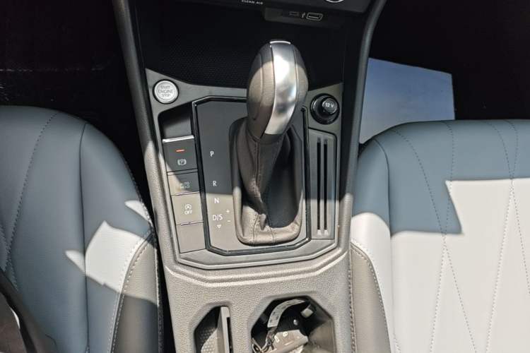 Used Volkswagen Lavida 2026 1.5L Automatic Starry Five-Million Edition Gear Lever