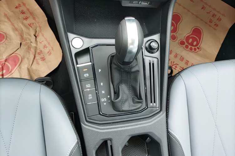 Used Volkswagen Lavida 2026 1.5L Automatic Starry Five-Million Edition Gear Lever