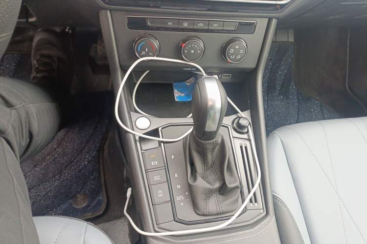 Used Volkswagen Lavida 2026 1.5L Automatic Starry Five-Million Edition Gear Lever