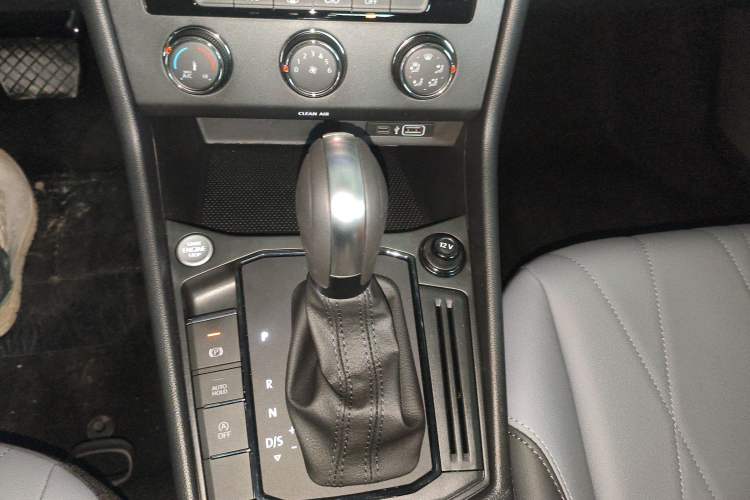 Used Volkswagen Lavida 2026 1.5L Automatic Five-Million Edition Gear Lever