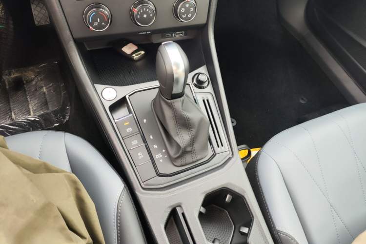 Used Volkswagen Lavida 2026 1.5L Automatic Starry Five-Million Edition Gear Lever