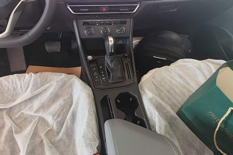 Used Volkswagen Lavida 2026 1.5L Automatic Starry Five-Million Edition Gear Lever