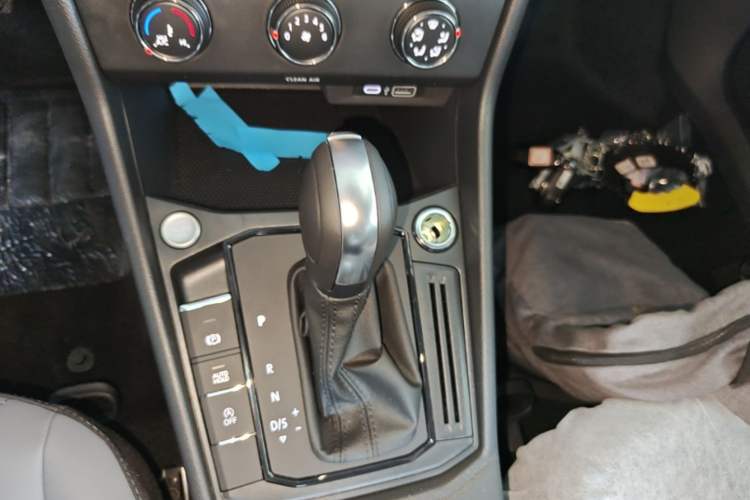 Used Volkswagen Lavida 2026 1.5L Automatic Starry Five-Million Edition Gear Lever