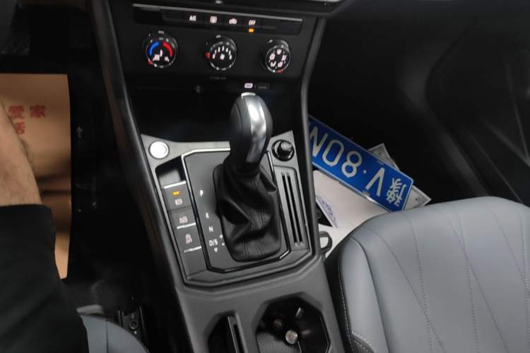 Used Volkswagen Lavida 2026 1.5L Automatic Starry Five-Million Edition Gear Lever