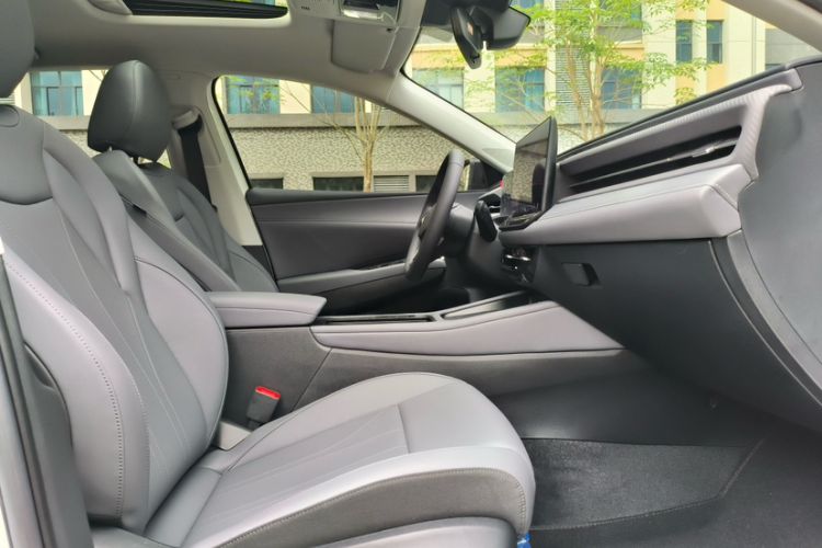Used Volkswagen Lavida 2026 Pro 1.5L Starry Six Million Edition Interior 4