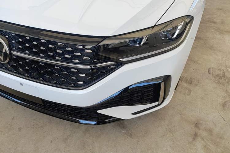 Used Volkswagen Lavida 2026 1.5L Automatic Starry Five-Million Edition Left Front Headlight