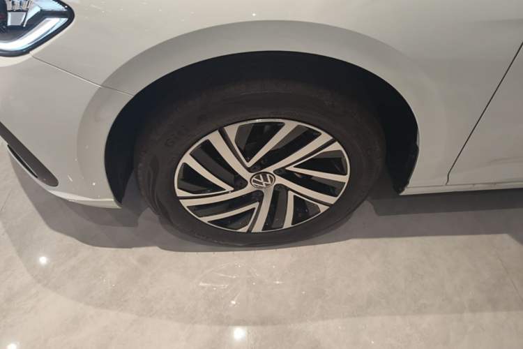 Used Volkswagen Lavida 2026 1.5L Automatic Starry Five-Million Edition Left Front Wheel Hub