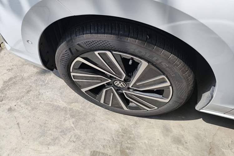 Used Volkswagen Lavida 2026 Pro 300TSI Starry Zhi Yi Edition Left Front Wheel Hub